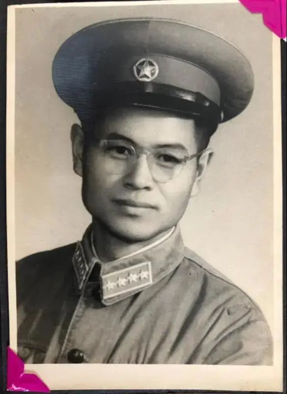 94歲老英雄交代後事，才打開鎖入箱底的功與名