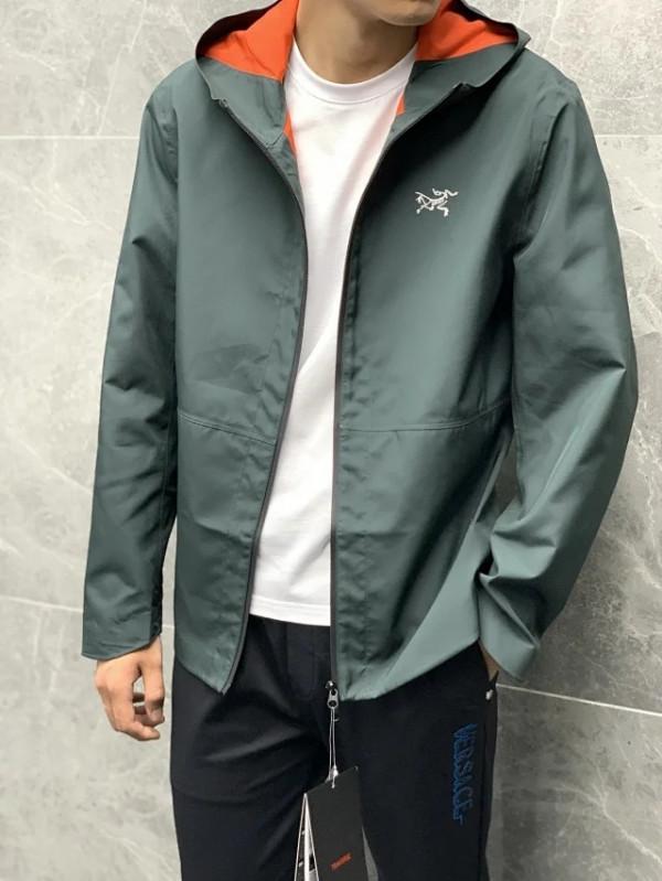 山西水災薇婭首當其衝捐款200W被點贊,晚上直播&quot;救援服&quot;突破17W件