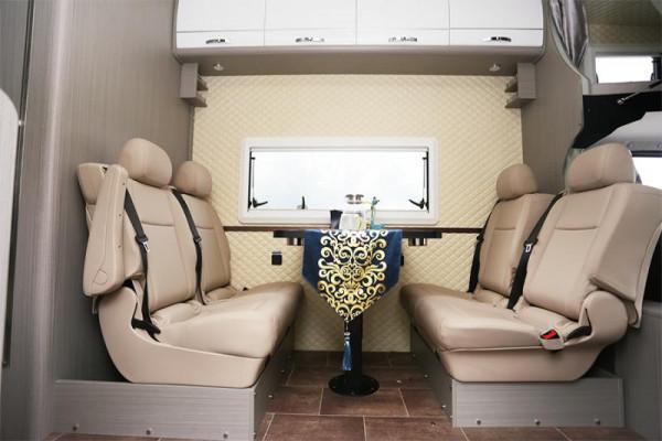 上汽躍進H500輕卡房車空間超大，給你一個移動的家