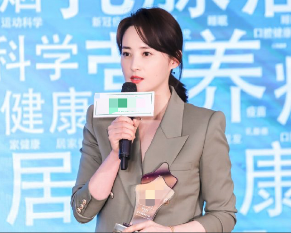 年輕時美得冒泡與舒淇同扮演女主角的天心，如今像保養不佳的大媽