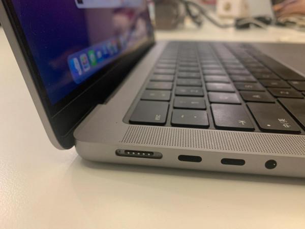 MacBook Pro2021 14寸磁吸充電口