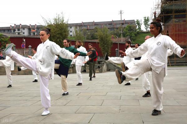 難得的放鬆練習方法，太極拳熱身運動可以參考