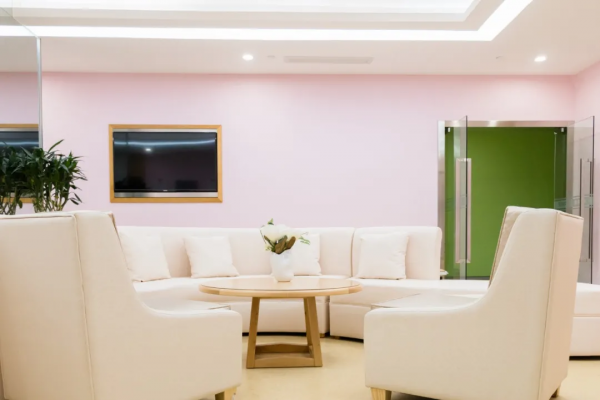 48歲夫妻提前退休海外養老！網友：我退休了也要這樣做