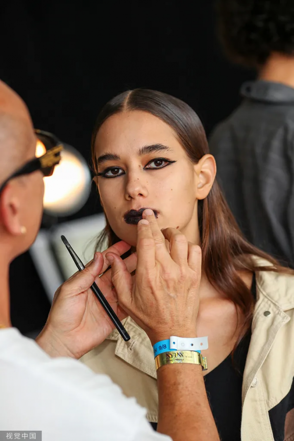 除了浮誇彩繪 還能跟時裝週的妝發學點啥