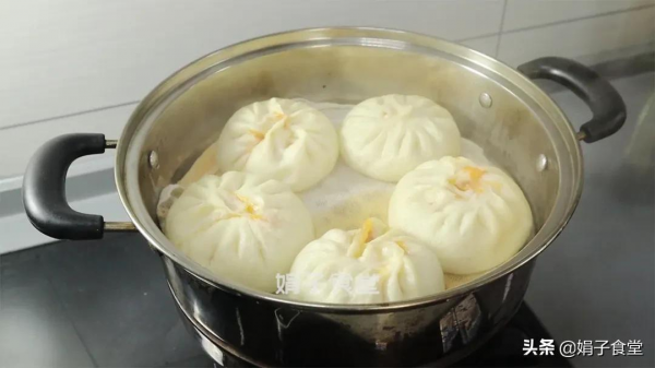 香辣豆腐包子，皮薄餡足，鮮嫩味美，一次3個吃不夠，太香了