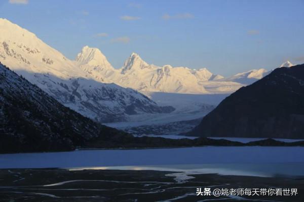 探訪冰川、峽谷徒步，睡在松贊新店，開啟一場自然大冒險