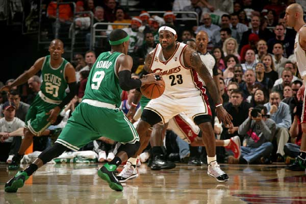 擊敗詹姆斯次數最多的球員,綠軍、勇士各四人上榜,馬刺只佔一席 擊敗詹姆斯次數最多的球員,綠軍、勇士各四人上榜,馬刺只佔一席