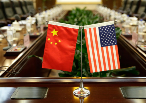 從側門進去，未進行碰肘禮，王毅與布林肯的“羅馬會晤”值得細品