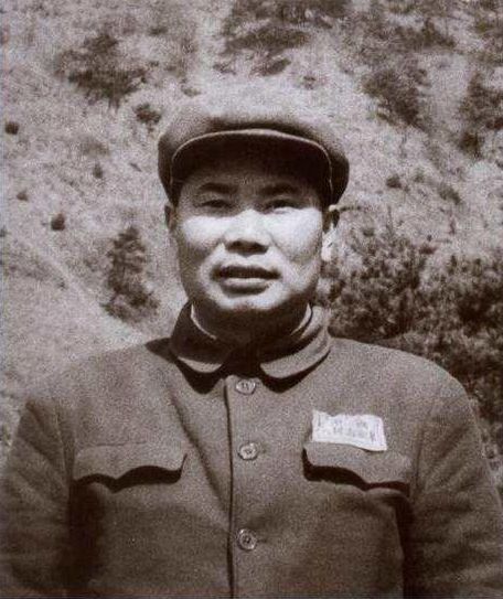 1982年，開國上將楊勇咳嗽不止，醫生一摸腹部：肝怎麼掉下來了？