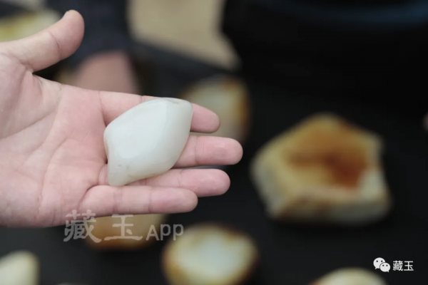 看穿修型籽:一篇文章讓你真正看透籽料的修型 看穿修型籽:一篇文章讓你真正看透籽料的修型