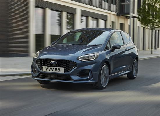 延續三門設計 新款福特嘉年華Van官圖釋出 延續三門設計 新款福特嘉年華Van官圖釋出