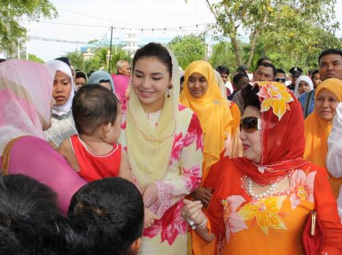馬來西亞最美王妃，婚後不堪奴役逃離王室，後控訴王子遭無人執法