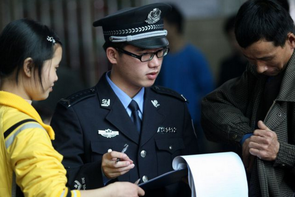 警校生苦讀四年，卻因父親惹的禍無緣公安聯考，學生表示很冤