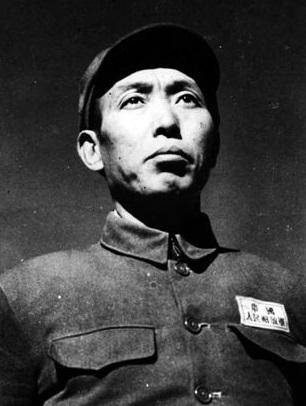 譚冠三帶領我們開荒生產 譚冠三帶領我們開荒生產