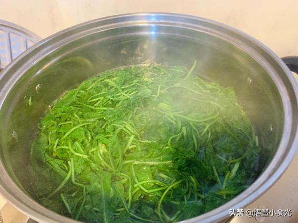 蘇北這菜正新鮮，抓緊吃，九元一斤，買兩斤包餃子，味真好