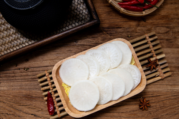 明日四九，若條件允許，建議吃&OpenCurlyDoubleQuote;3紅3白&rdquo;，寒氣少了身體更暖和