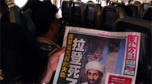 本拉登生前的最後一組照片曝光，身邊一直帶著一把槍