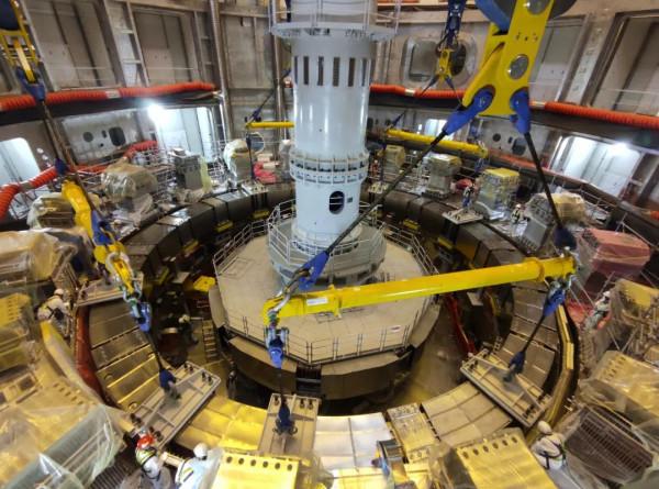 “人造太陽”ITER專案主機完成第一階段安裝 “人造太陽”ITER專案主機完成第一階段安裝
