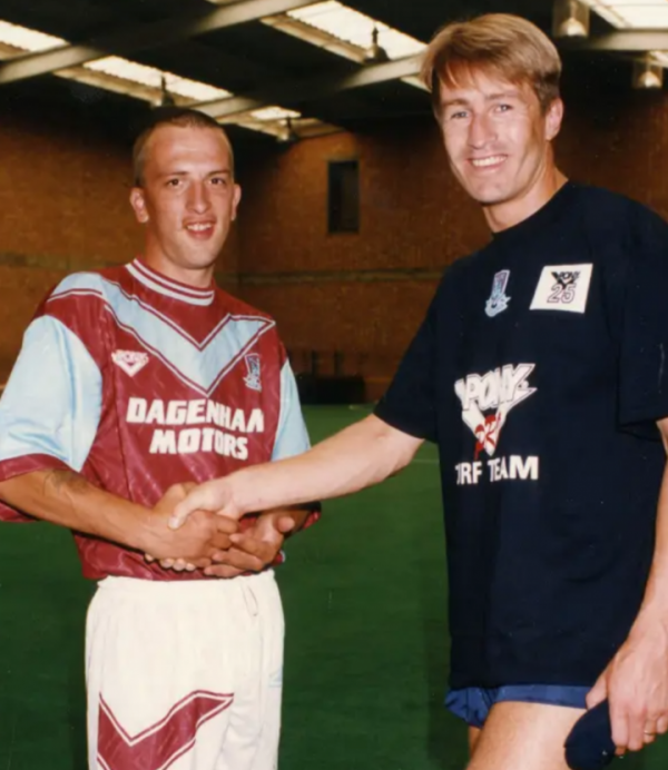 奇葩故事:英超教練不堪球迷辱罵,換他上場後居然進球了… 奇葩故事:英超教練不堪球迷辱罵,換他上場後居然進球了…