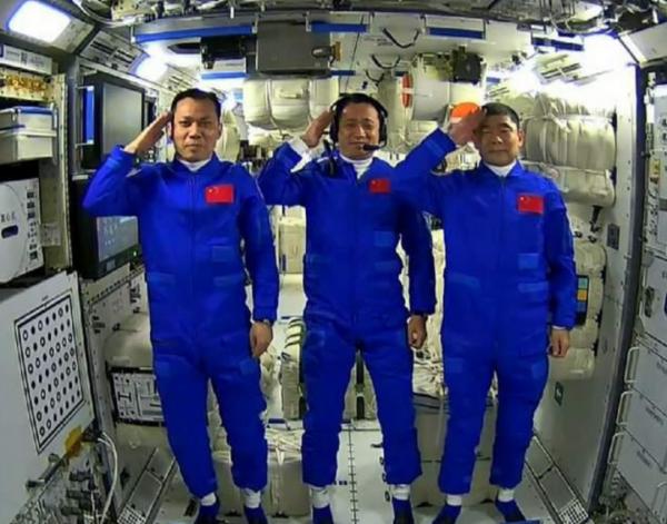 價值3000萬元的艙外航天服，為何無法被帶回地球？