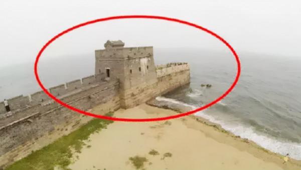 為什麼長城的盡頭在大海里?老外看後大呼:中國人太聰明瞭 為什麼長城的盡頭在大海里?老外看後大呼:中國人太聰明瞭