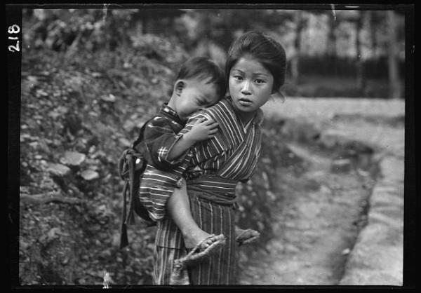 隱藏在搖籃曲裡的黑暗歷史