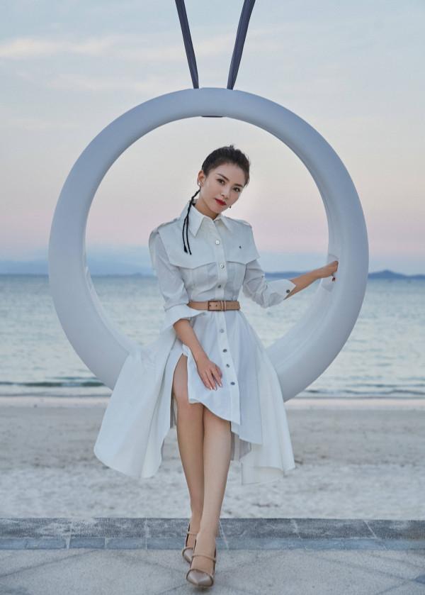 劉濤凹“女強人”人設上癮了，穿斑馬裙配大背頭氣場全開，真颯