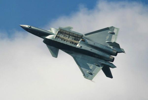 沈飛新年放大招!機載垂髮裝置首度公開,空天武庫機真要來了? 沈飛新年放大招!機載垂髮裝置首度公開,空天武庫機真要來了?