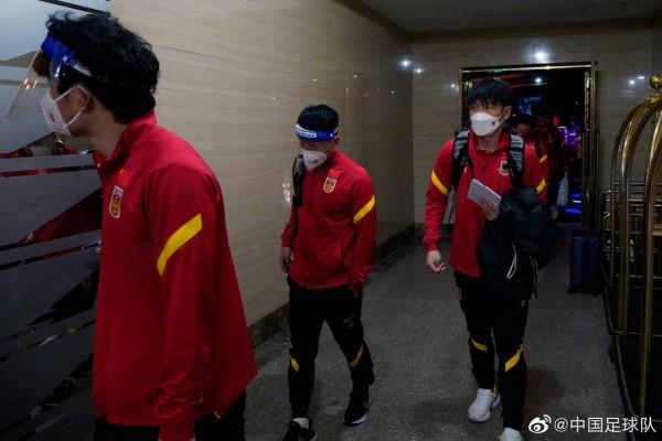 國足今天順利抵達越南河內駐地酒店 全員核酸檢測呈陰性