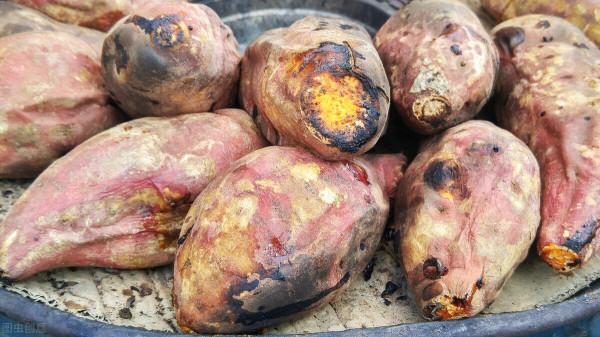 烤紅薯時，怎樣才能又甜又糯，1個步驟是關鍵，學會烤出好紅薯