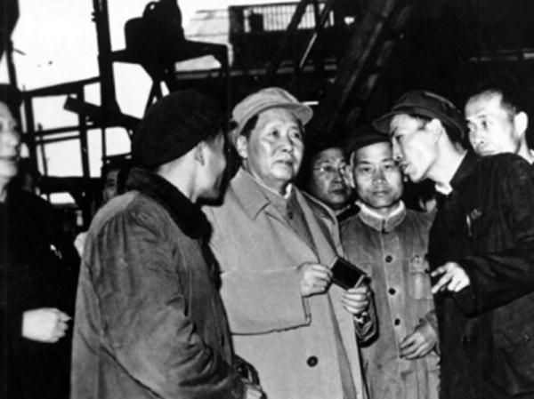 53年一搬磚工正在燒窯，毛主席下屬找到他：你就是陳獨秀的後人吧