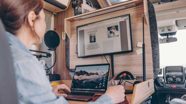 開著房車去創作更省心 德國Sunlight房車摺疊工作臺