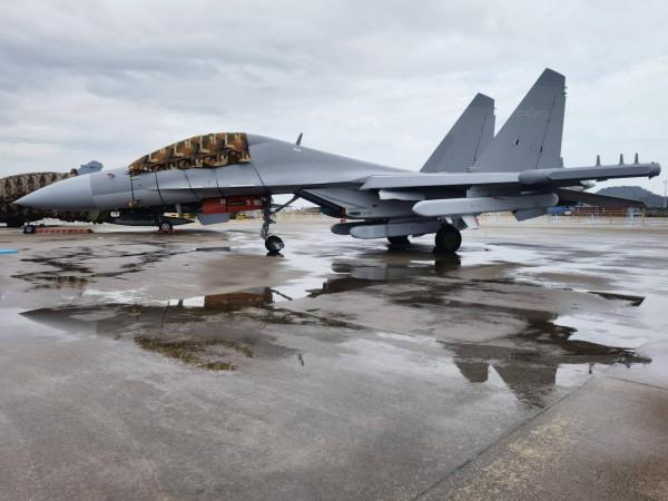 殲16D官宣“咆哮狼”定名！美媒稱讚印媒擔憂，印軍無法與之匹敵