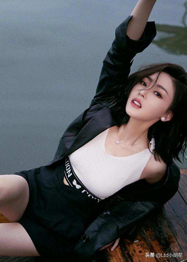 張天愛：身穿黑色外套更加高冷！氣質超凡