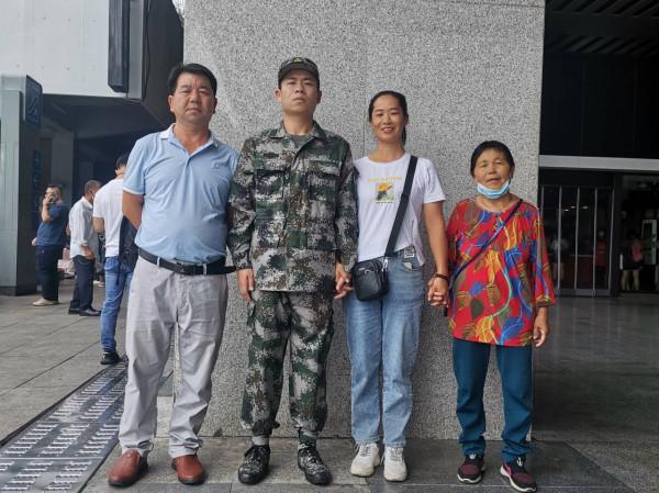 這個家族了不起!一門三代,六位軍人,海陸空都有 這個家族了不起!一門三代,六位軍人,海陸空都有