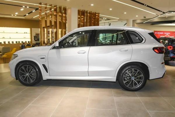 德系純進口豪華SUV，5&period;6秒破百，油耗低至2&period;2L，實拍寶馬X5 PHEV