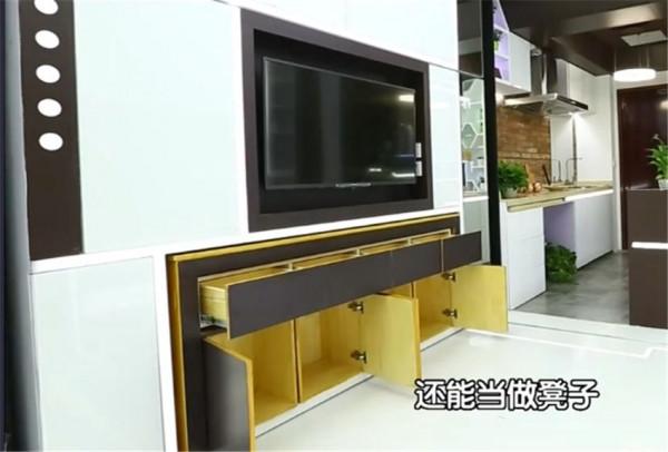 23㎡公寓有7居室，衛生間塞下浴缸？這對小倆口的家也太絕了