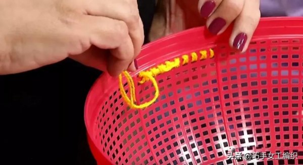 剩餘的十字繡線，在籃子上這樣刺繡，看完第一個就想收了