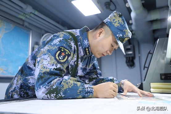 牢記領袖訓令，西寧艦打響新年開訓“第一槍”