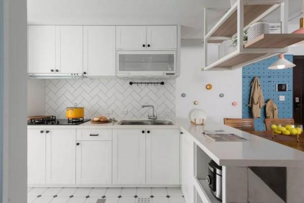 說實話,父母輩的裝修,年輕人看不上了,複雜土氣,升級後才實用 說實話,父母輩的裝修,年輕人看不上了,複雜土氣,升級後才實用