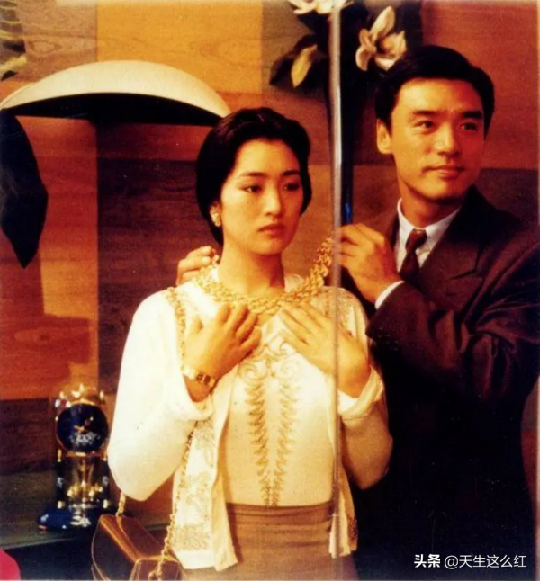 跨越30年，趙麗穎跟鞏俐，居然演了同一作者筆下的同一人物