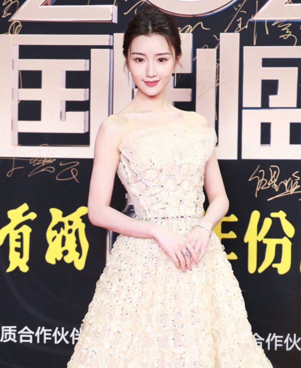 國劇盛典紅毯PK：毛曉彤好甜，董潔面容浮腫，劉濤美人魚造型吸睛