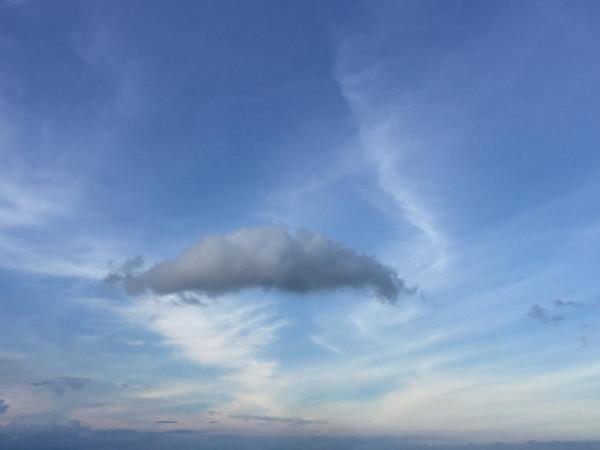 有人說,每一朵雲都是一首詩 有人說,每一朵雲都是一首詩