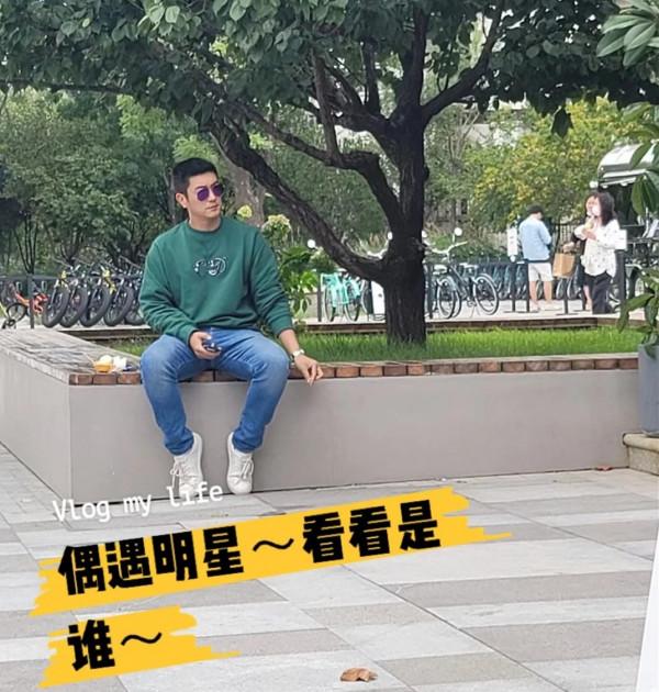 二胎女兒再露面？杜江一家人外出遊玩，霍思燕牽著女孩手毫不避諱