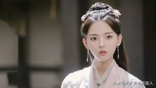 娛樂圈打工人工資差距大,明星日均208萬,助理薪酬3500元 娛樂圈打工人工資差距大,明星日均208萬,助理薪酬3500元