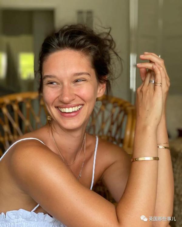 一波贏了基因彩票的星二代，完美的遺傳了父母的美貌