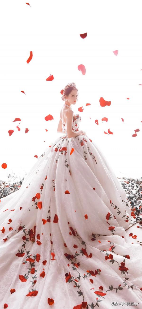 女人味十足的熱巴