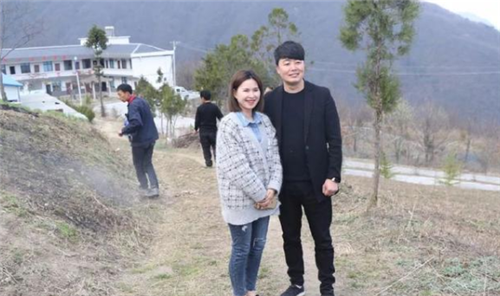 退伍老兵“騙”妻子1000萬,進深山與豬“作伴”,1年狂賺800萬 退伍老兵“騙”妻子1000萬,進深山與豬“作伴”,1年狂賺800萬