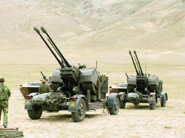 「遊戲內外」英國馬戲成蘇聯武器，紅警3單位原型（蘇軍坦克上）