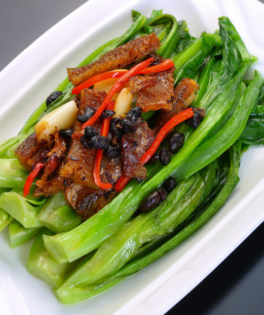 明日中秋，家宴選單已準備好，8道菜撐得了場面，滿足每個人